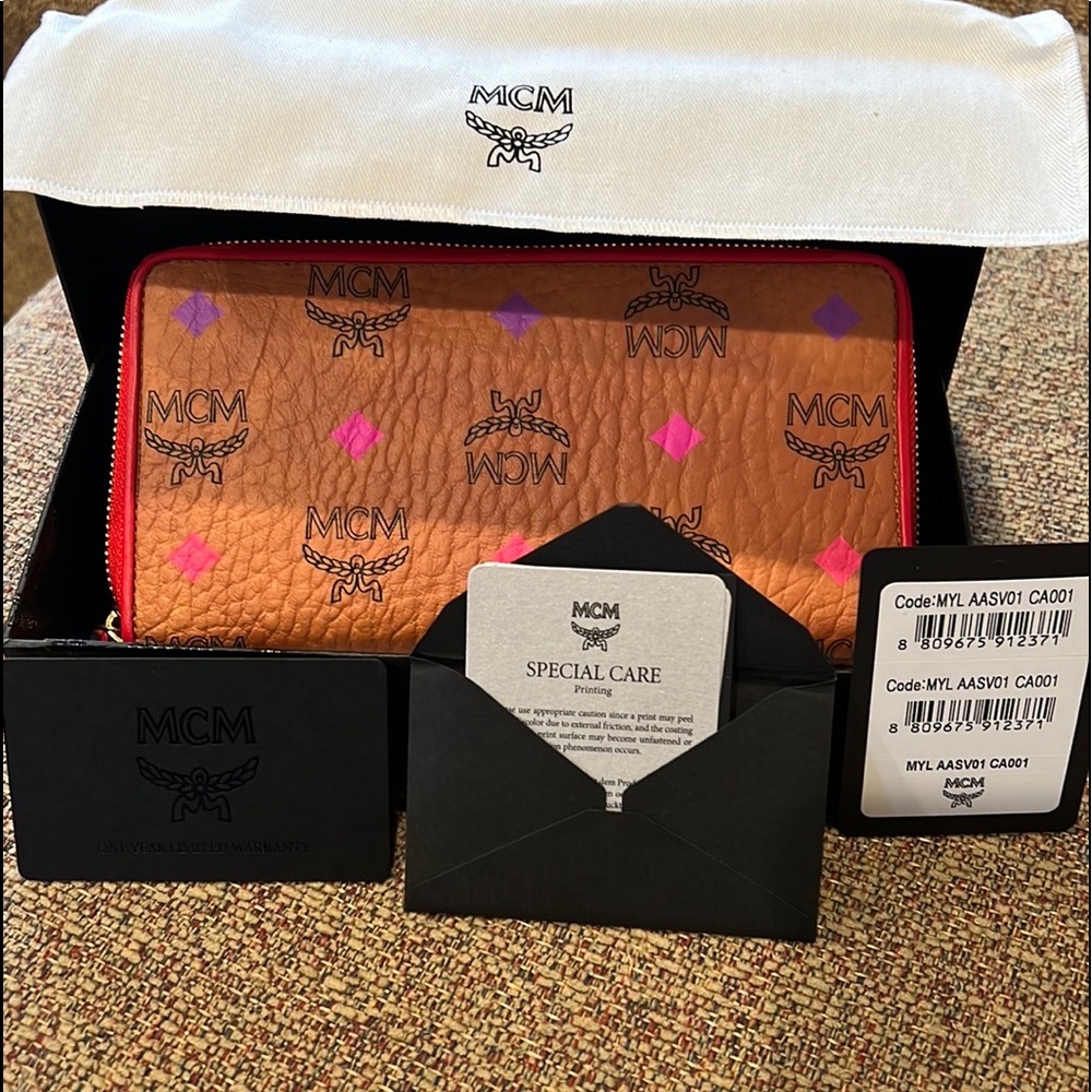 Beautiful EUC MCM wallet.